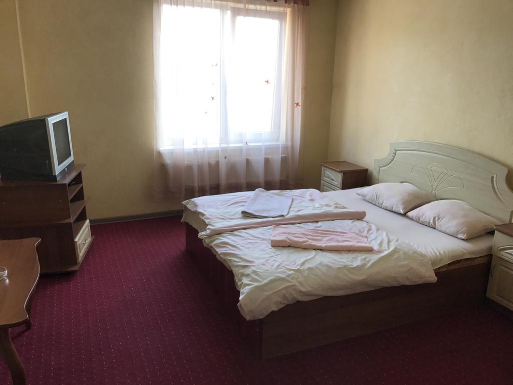 Power House Hotel Луцк Экстерьер фото